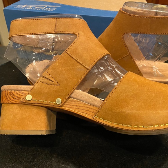 Dansko Minka milled sandals/shoes - Picture 4 of 11